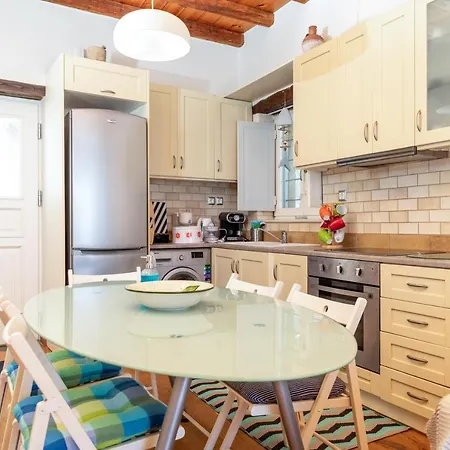 Pandoras - Old Town Naxos *