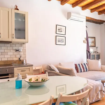 Pandoras - Old Town Naxos