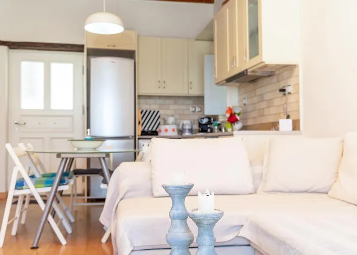 Pandoras - Old Town Naxos *