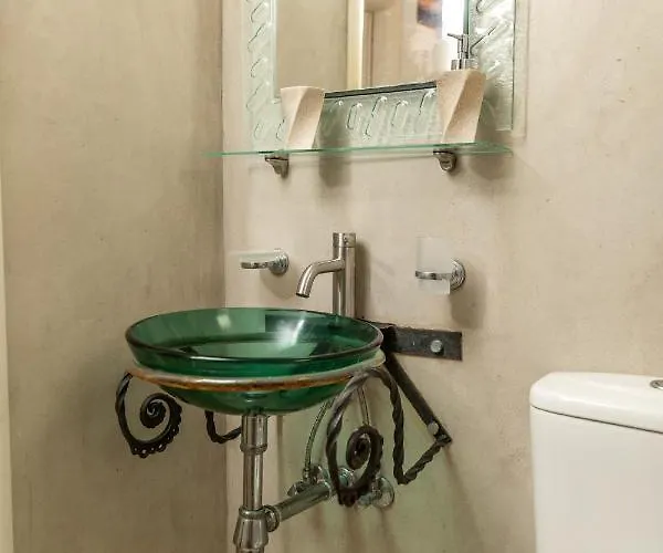 Pandoras - Old Town Naxos *