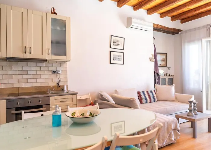 Pandoras - Old Town Naxos