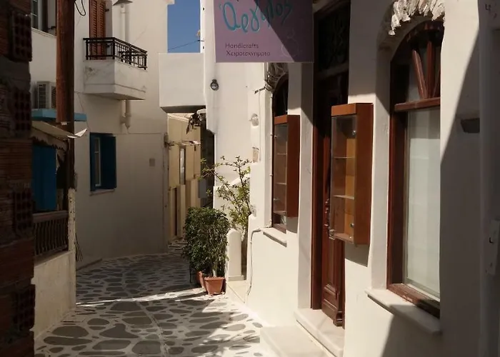 Pandoras - Old Town Naxos *